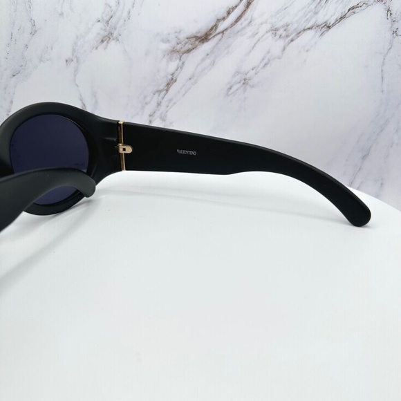 ❌SOLD ❌Valentino New Womens V Logo Sunglasses - Picture 16 of 16